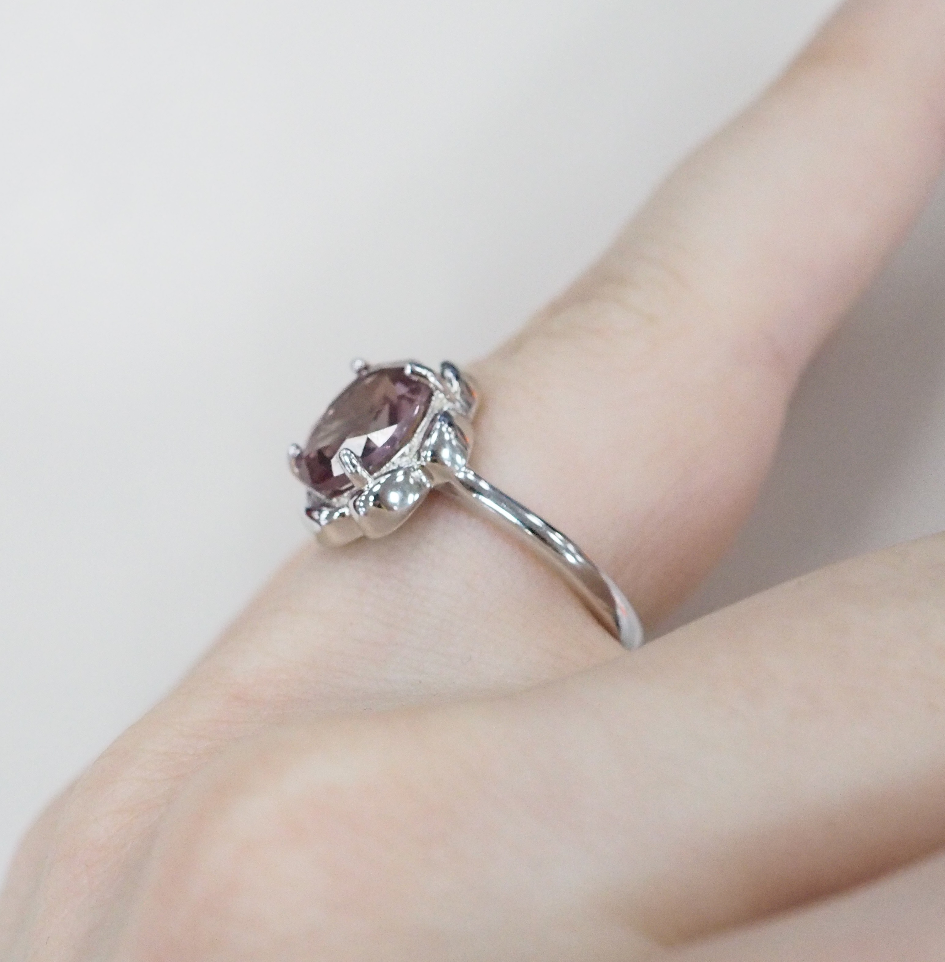 Серебряное кольцо с султанитом